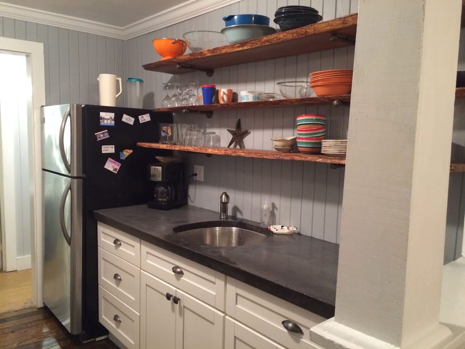 Fridge with icemaker