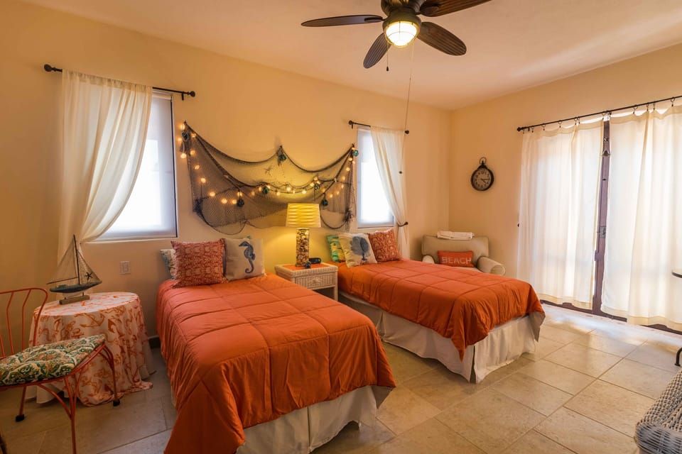 Downstairs Bedroom Casita / Twin/single (2) or King Bed