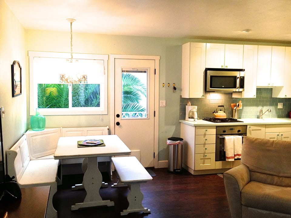 Kitchen/dining nook