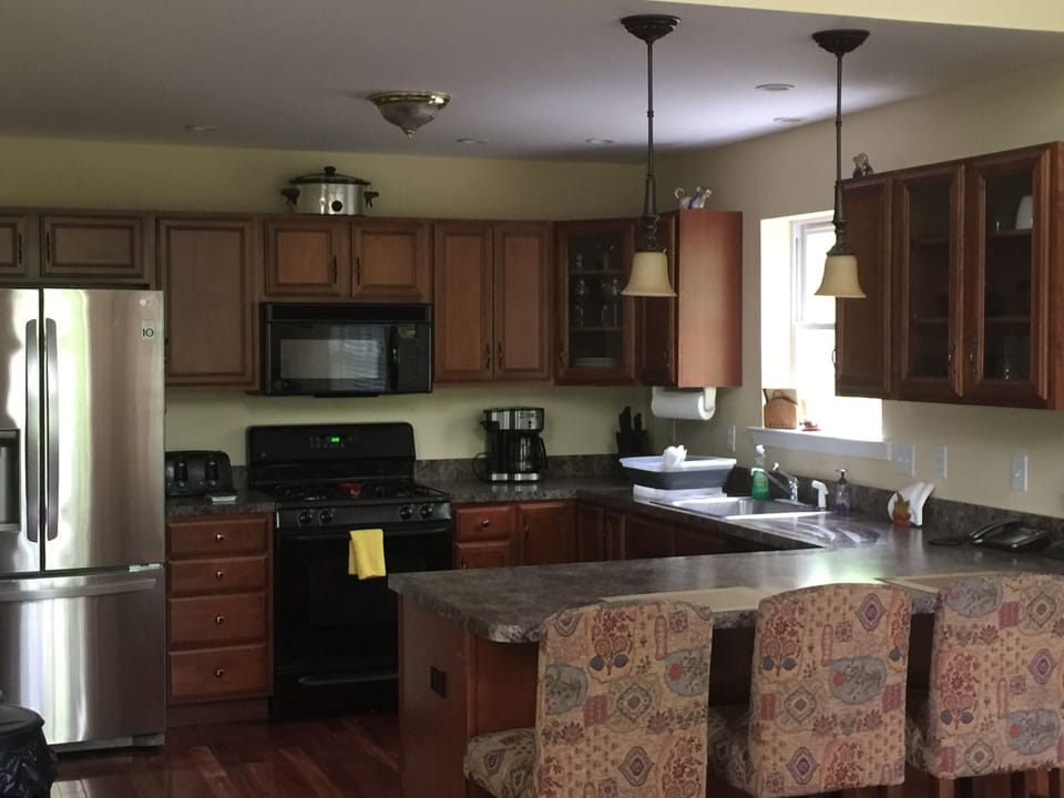 Kitchen with Breakfast Bar