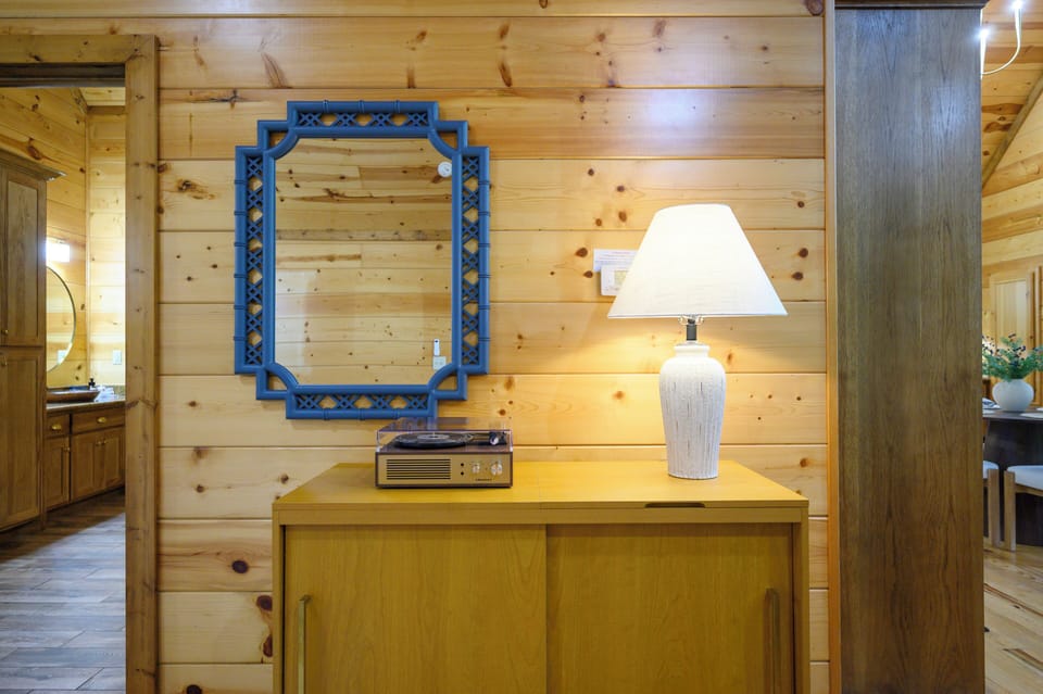 A vintage radio and warm lamp create a welcoming arrival moment as you step into your mountain retreat.
