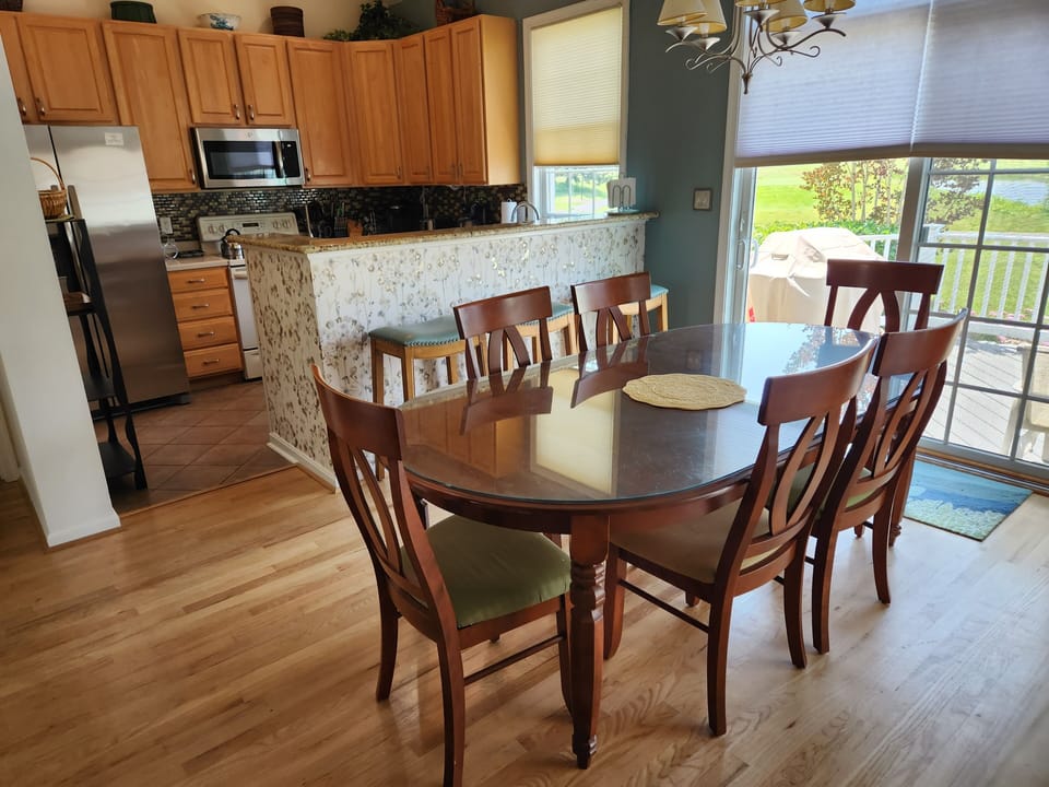 Dining/kitchen area