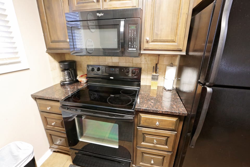 full sized oven, stove and microwave so you can cook 