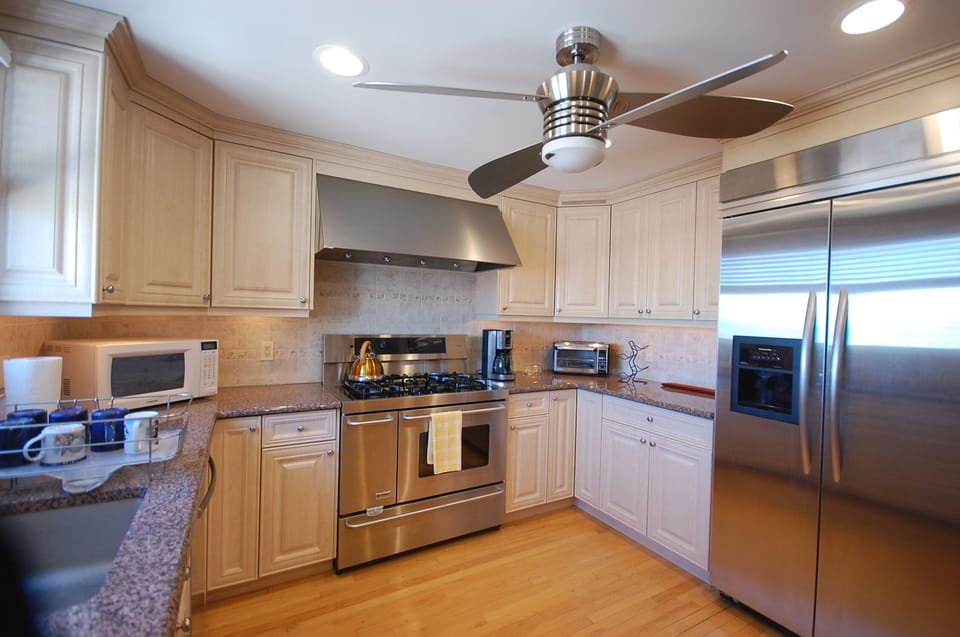 Gourmet kitchen