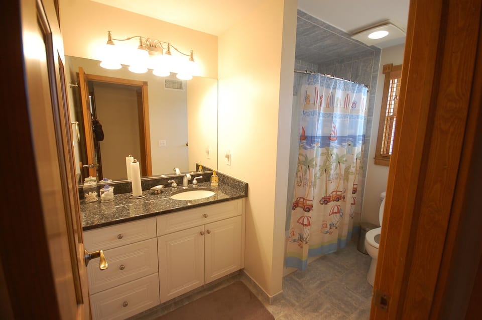 Main Floor bathroom