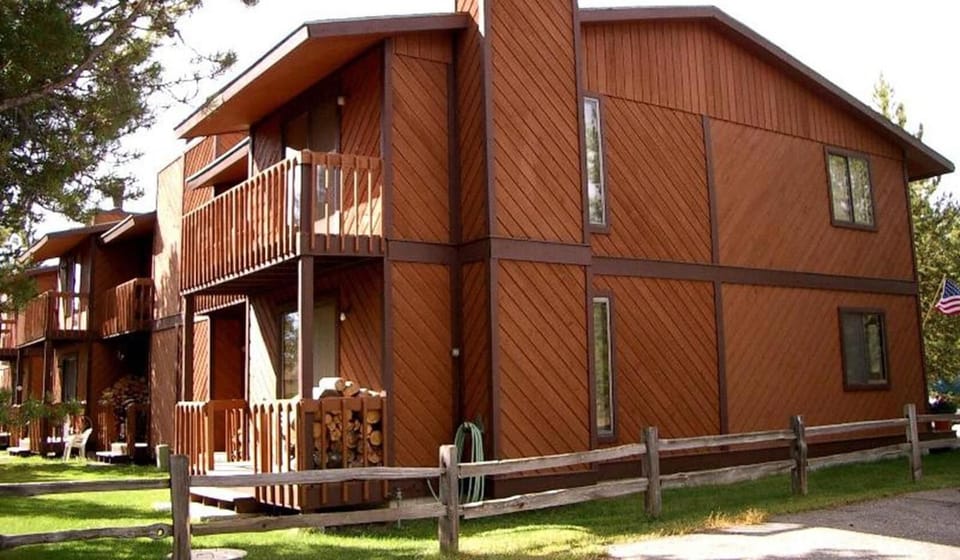 Unit from rear.  Upstairs balcony connected to Master 1.