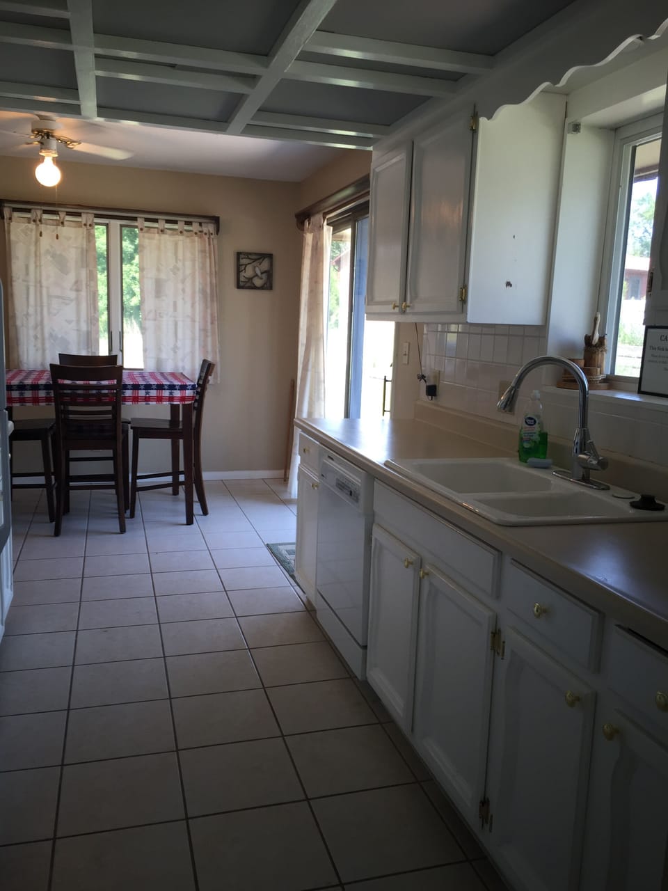 Kitchen & dining area