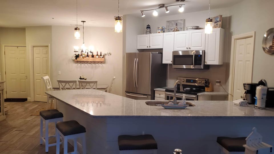 Prepare your meals in the well equipped kitchen with new countertops for 2022.