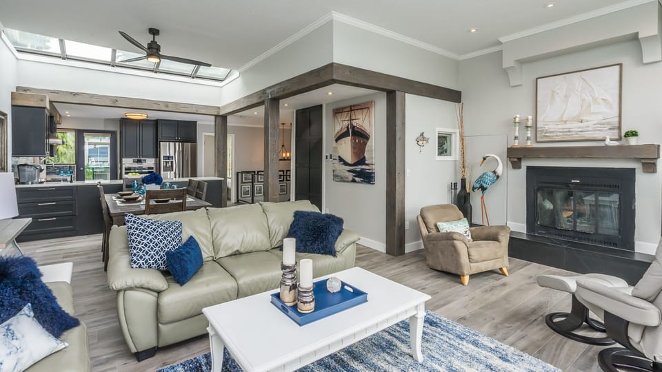 Open concept main floor heated floors in all rooms