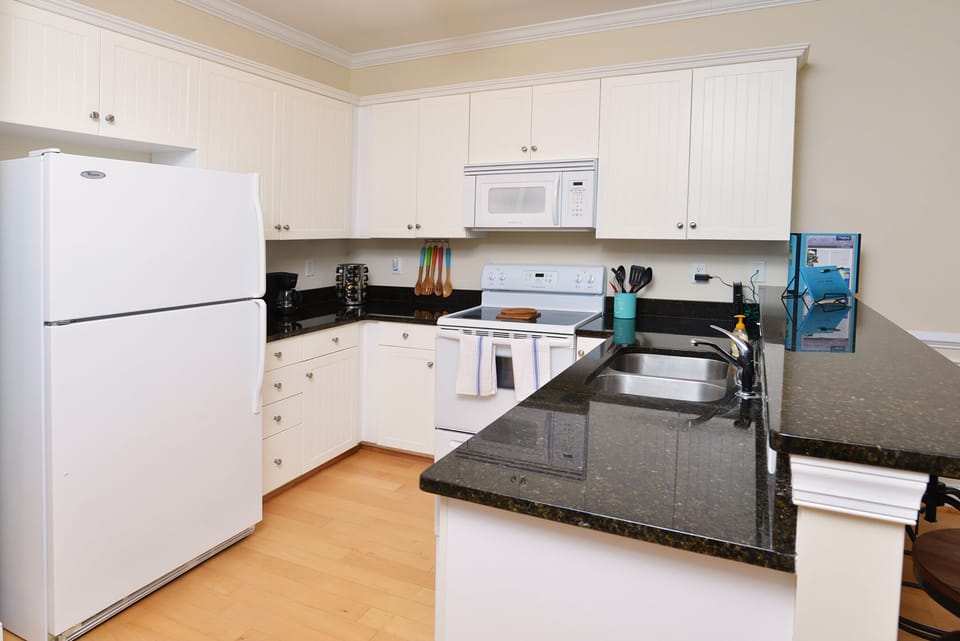 Fully equipped kitchen, coffee, tea, sugars, spices, creamers provided