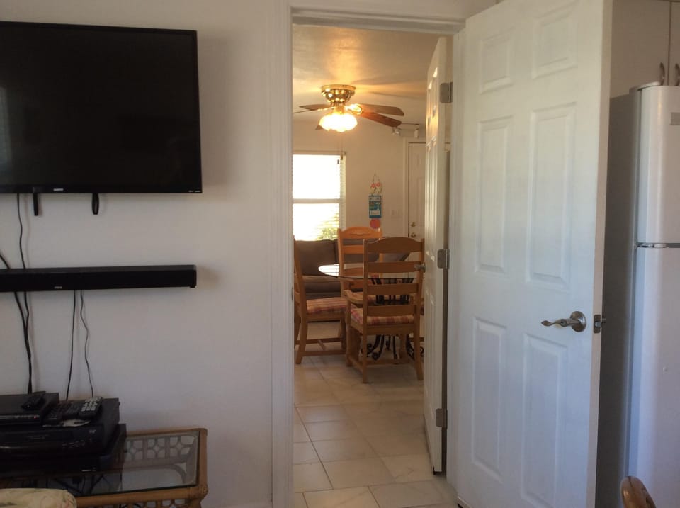 Open the lock out door to double the size  2 kings, two bath, 2 kitch, 2 living