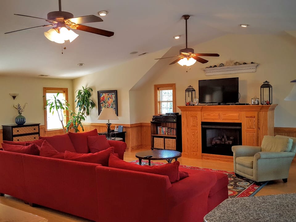 Spacious great room with large LED TV