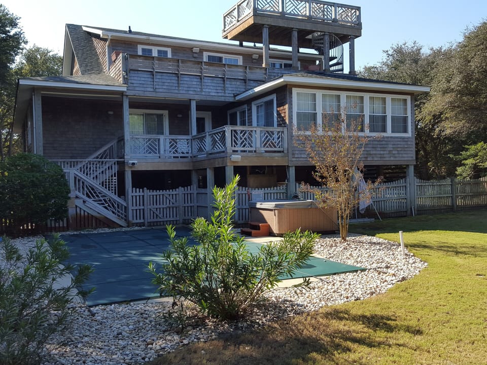 Rear view showing 3 levels of deck