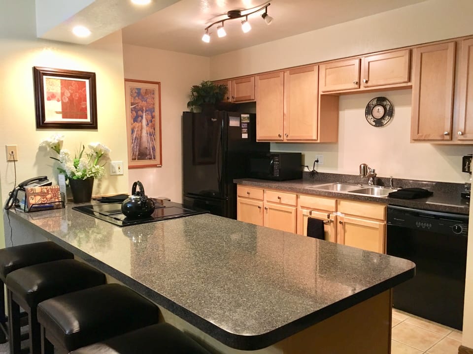 Kitchen with everything you need to prepare a meal. 