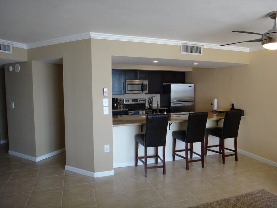 kitchen breakfast area