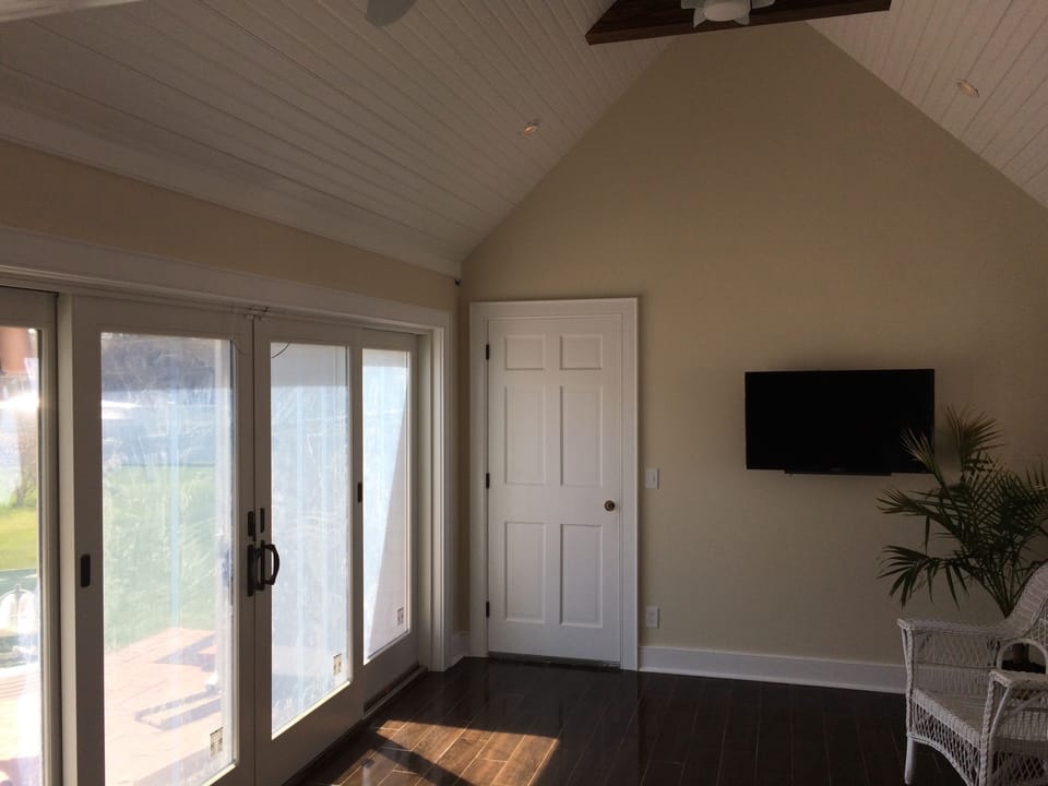 Sunroom with new 42'' SONY Bravia TV!