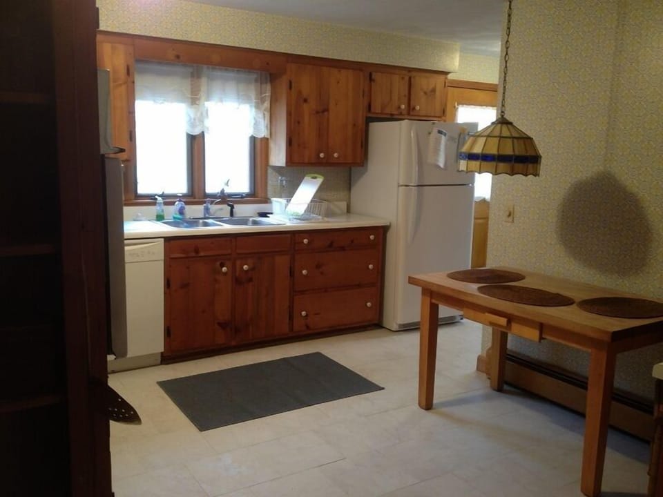 Kitchen / New Appliances / New Travertino Bianco Tile Floors