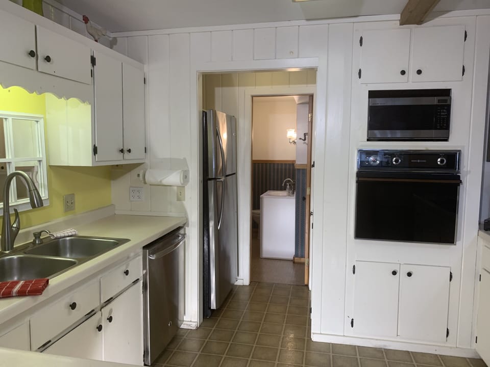 Entrance to powder room 