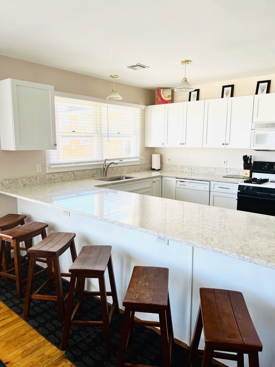 Top Floor Kitchen and Dining (Upgraded 2022)