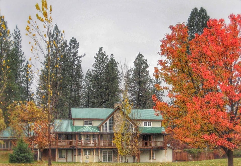 Northern Lights Lodge, beautiful year round.