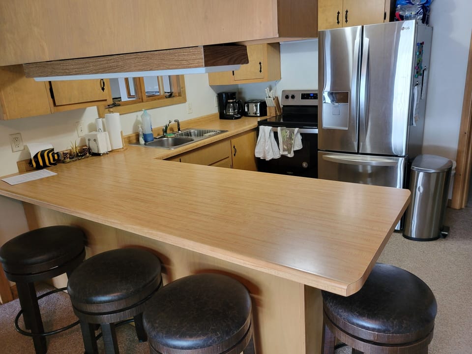 Kitchen island - seats 6