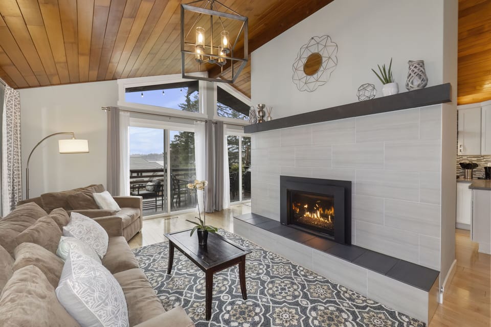 Living room - cozy gas fireplace