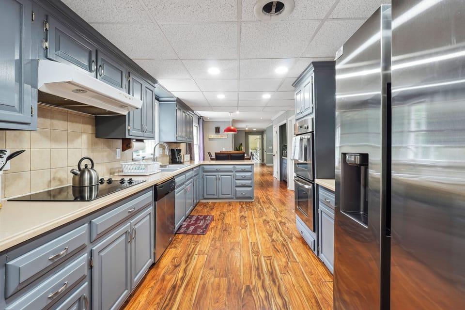 Full Kitchen with stainless-steel appliances -Main Level