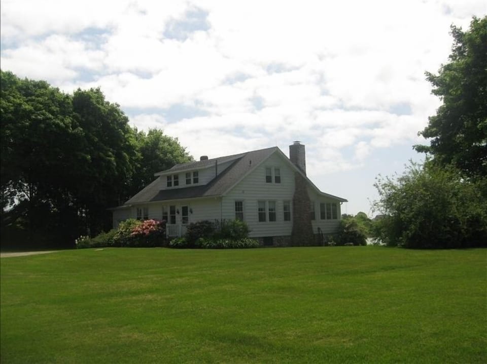This is the front of the house. Long private drive.