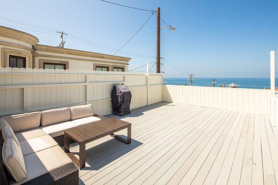 Private 400 sq.ft. deck with awesome views.