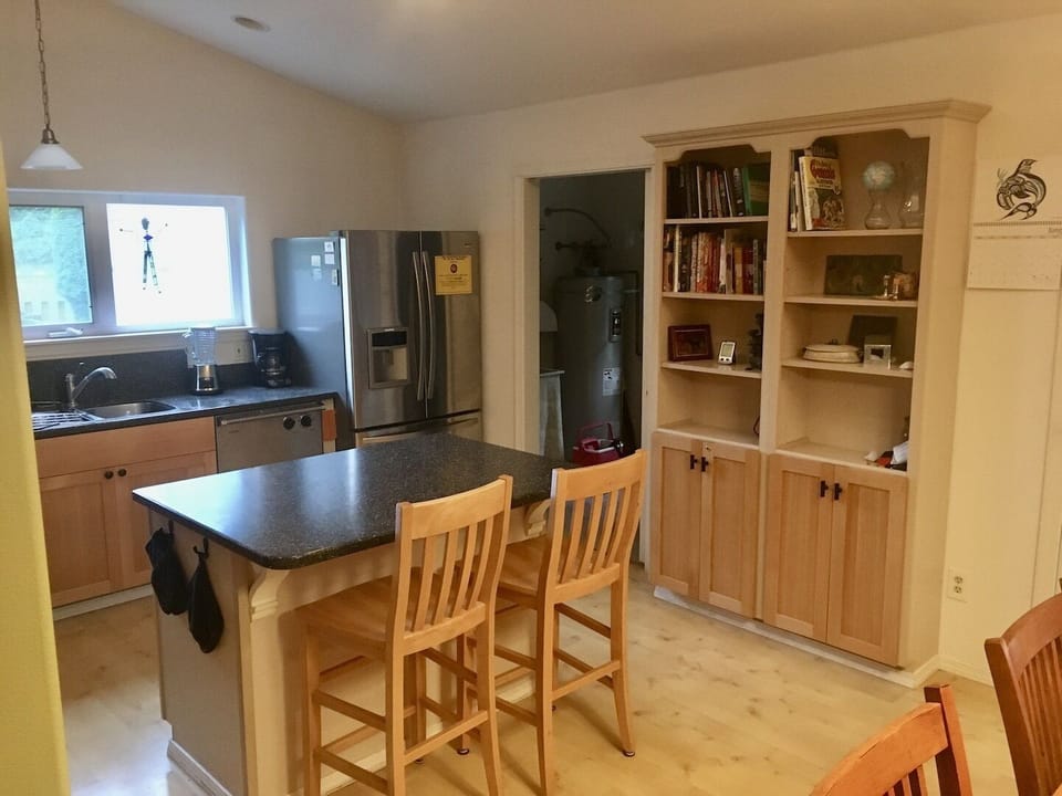 Fully stocked Kitchen w/ utility room adjacent.