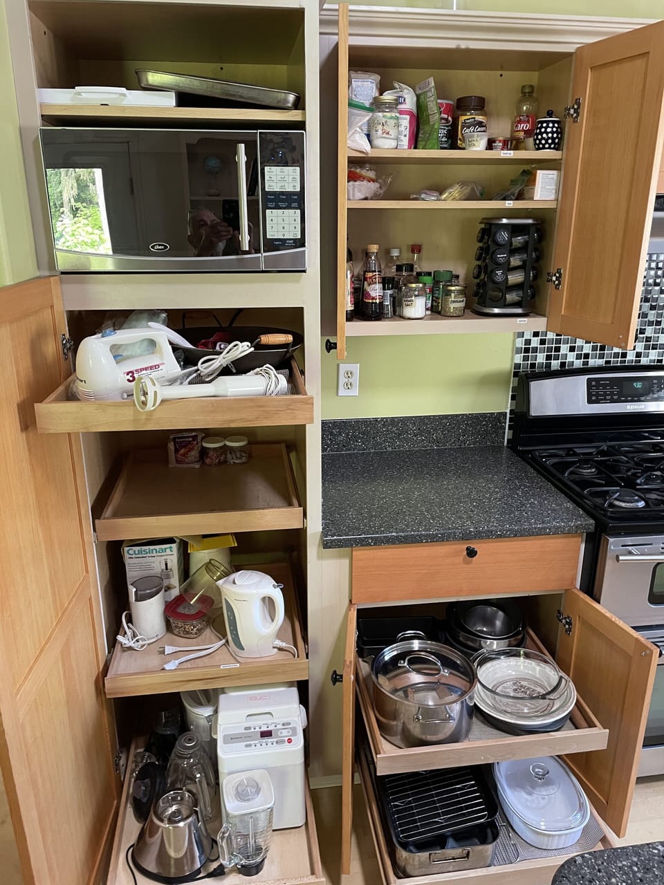 Fully stocked kitchen (1of:3)