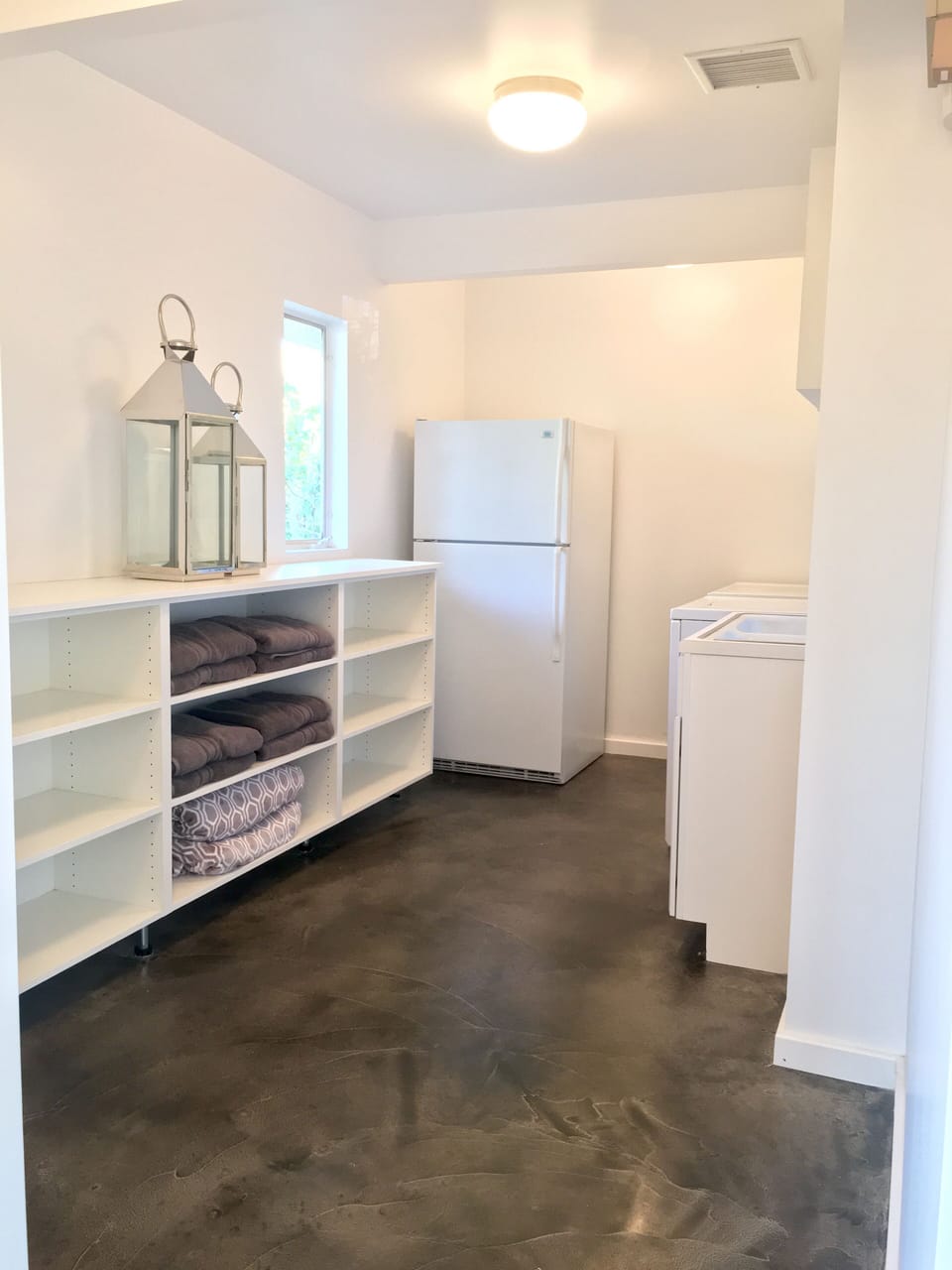 Ample laundry/mud room. Plush towels 4 the pool & cozy blankets 4 winter nights 