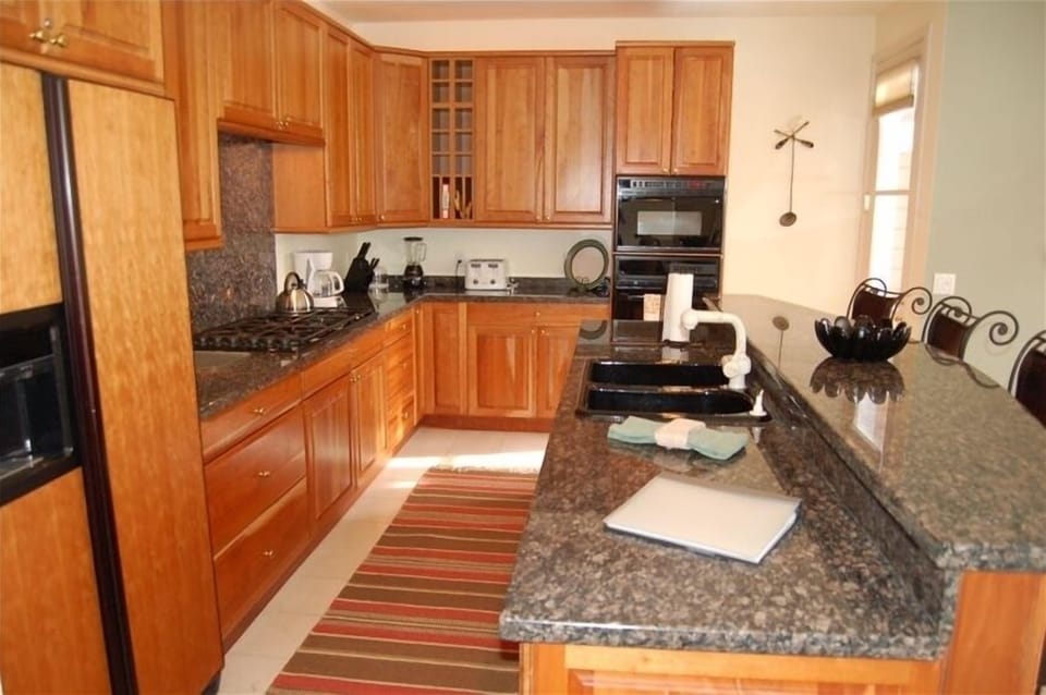 Gourmet kitchen