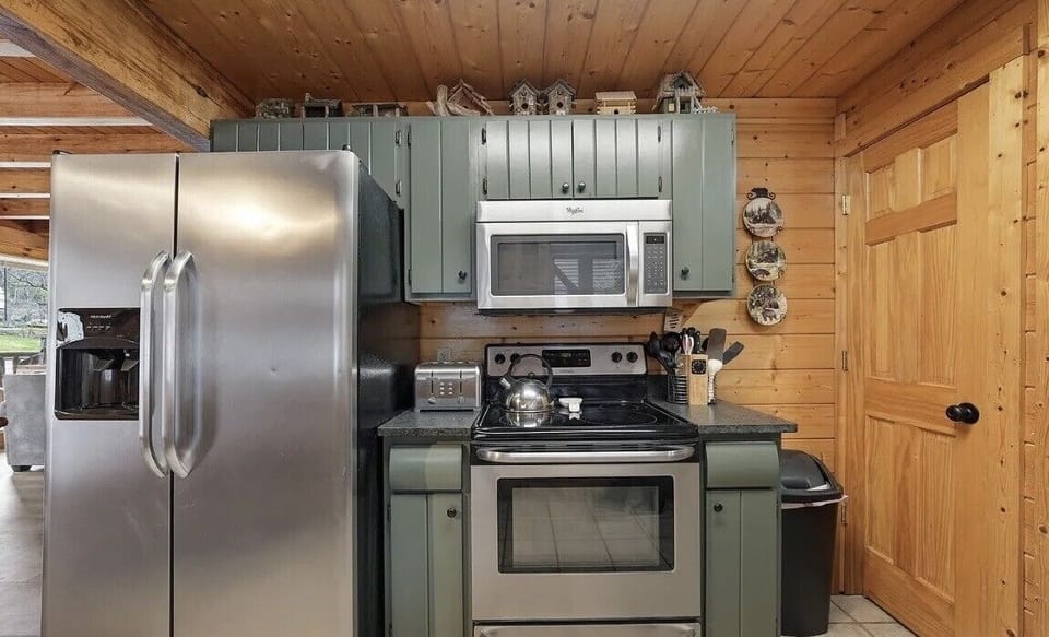 full kitchen