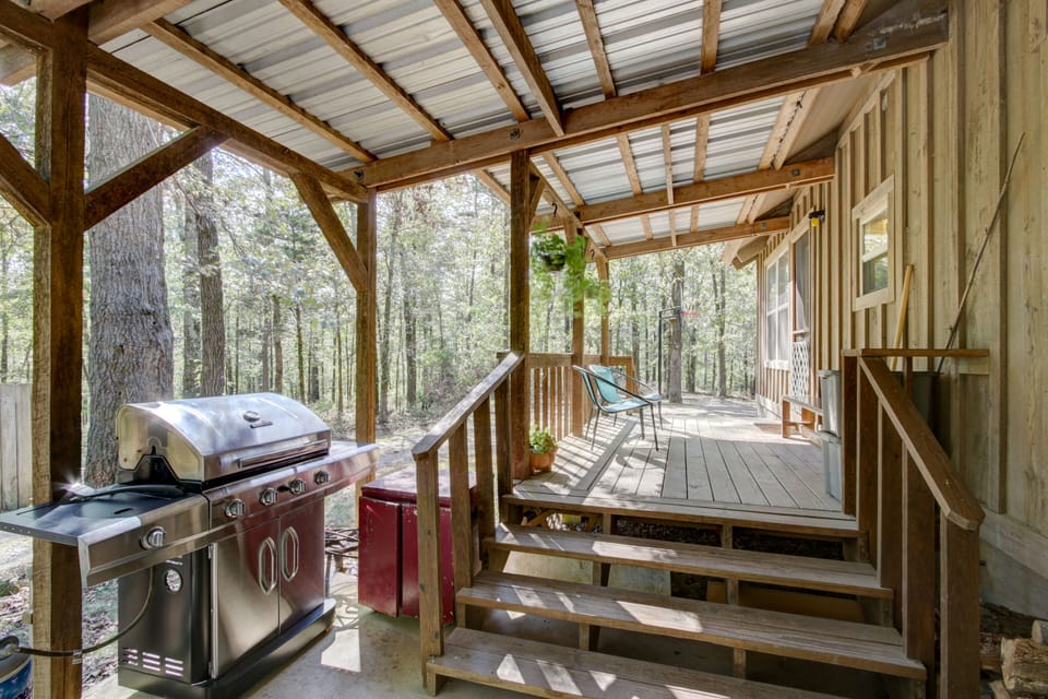 Back Porch area with BBQ Grill, ping-pong table & basketball court