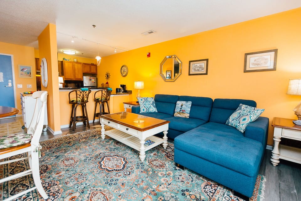 LIVING ROOM QUEEN PULL OUT SOFA