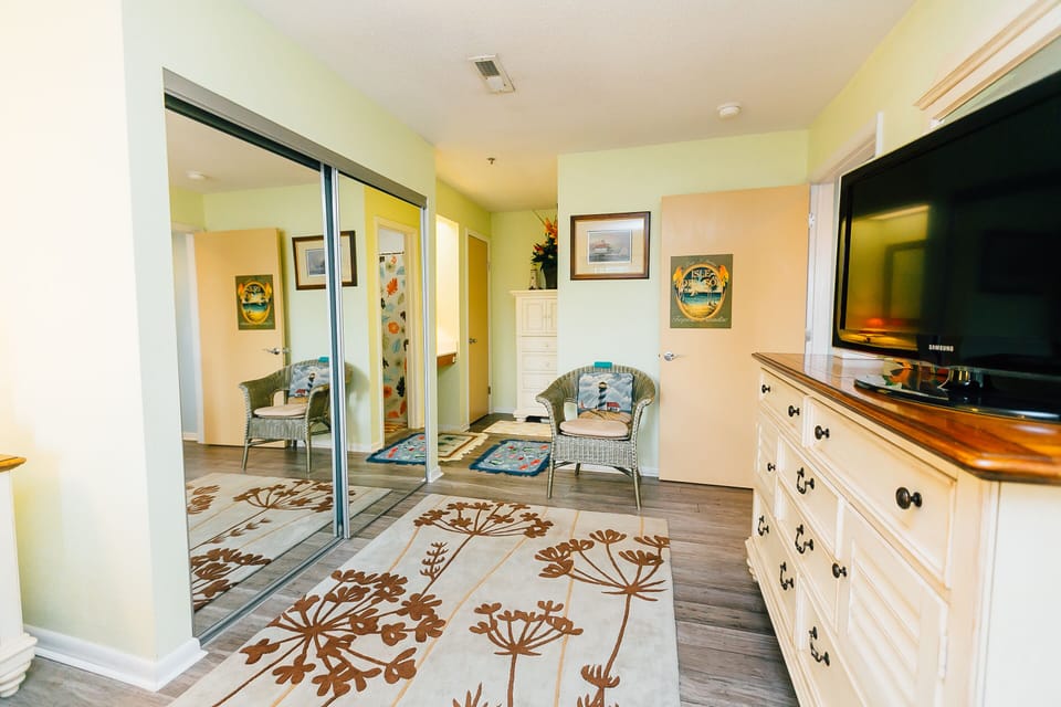 MASTER BEDROOM MIRRORED CLOSETS AND VANITY