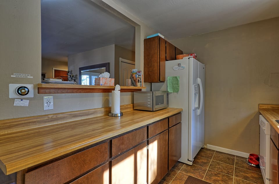Fully stocked kitchen.