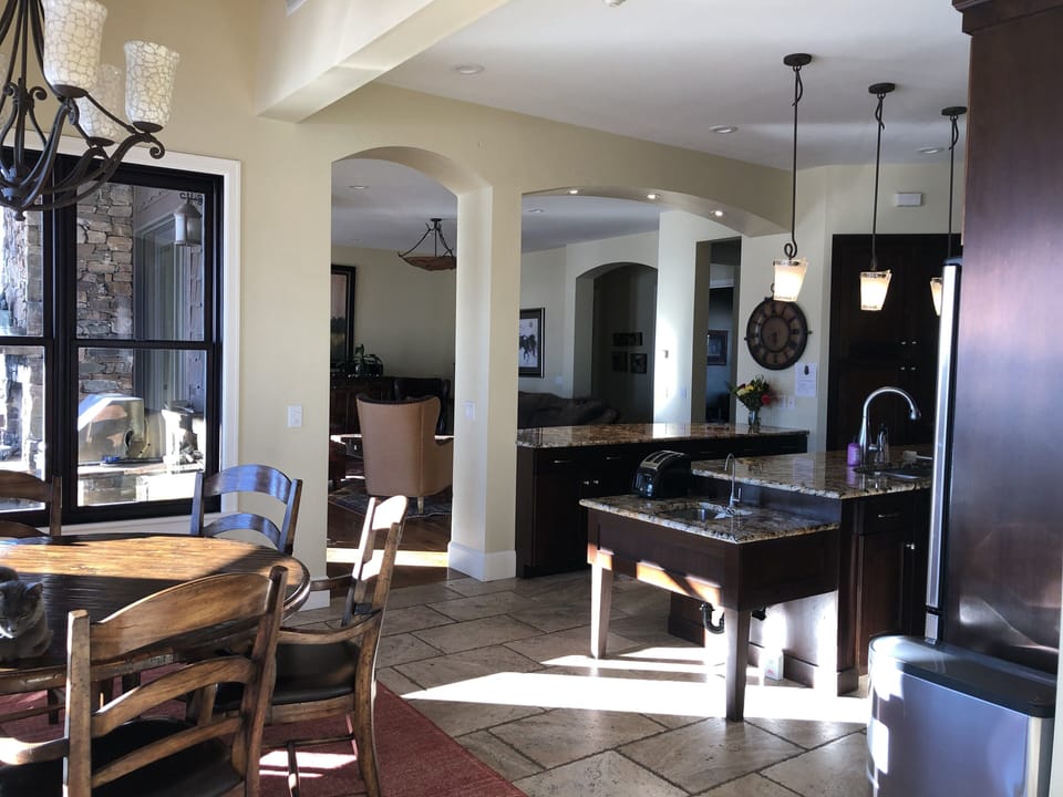 Great entertainment area with plenty of space.