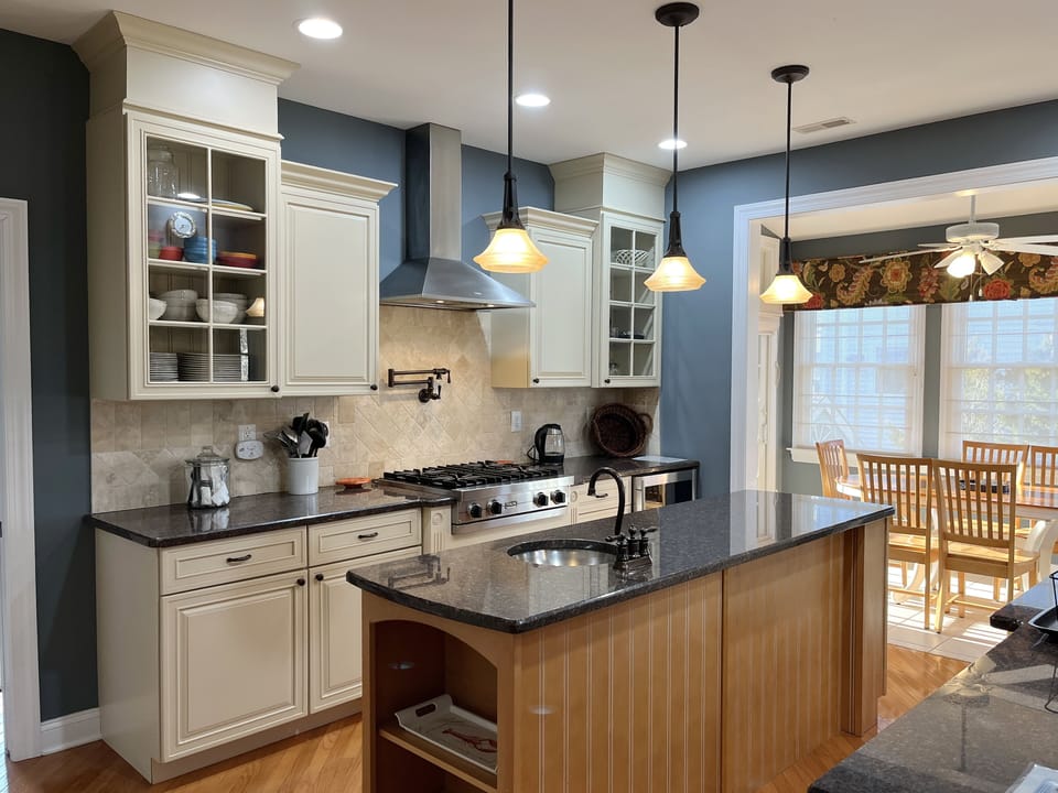 Gourmet KITCHEN! Lots of room to enjoy preparing and serving a meal.