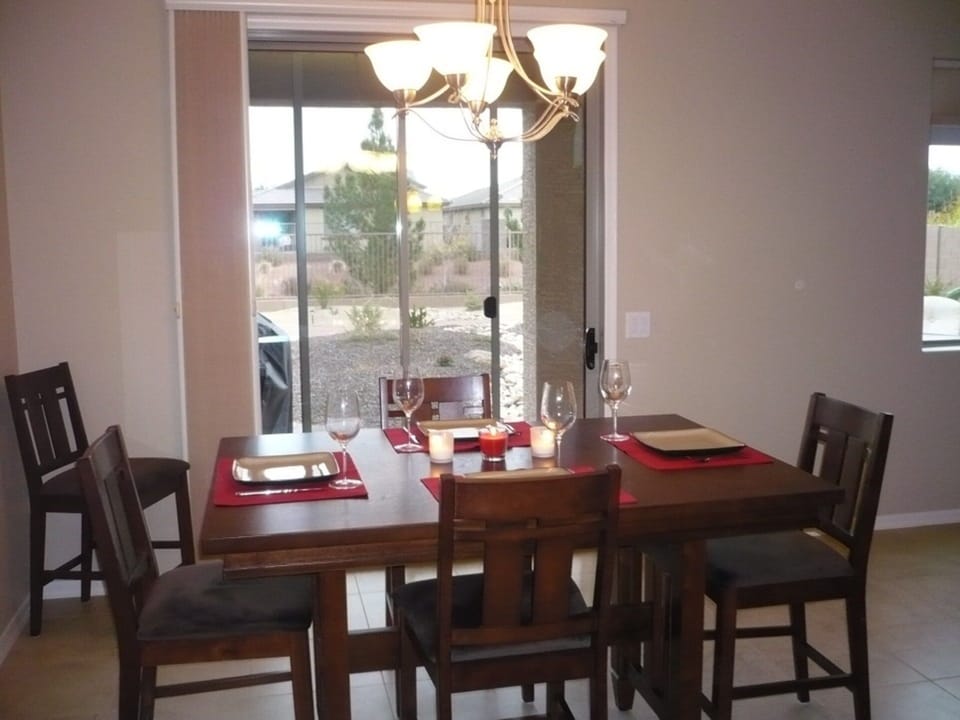 The dining room seats 6 comfortably