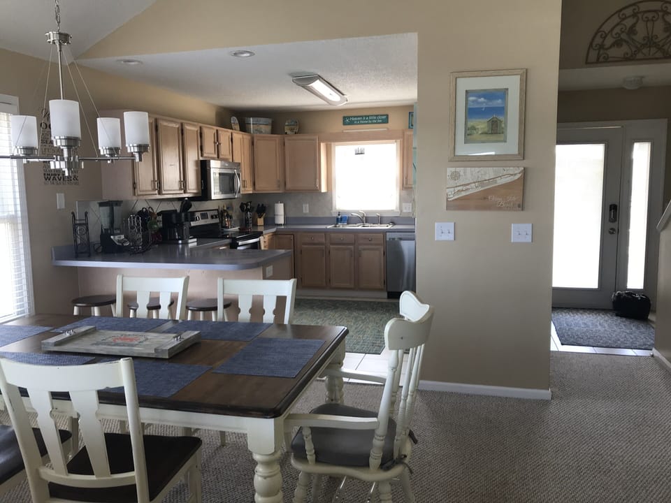 Dining area and bar seats 9