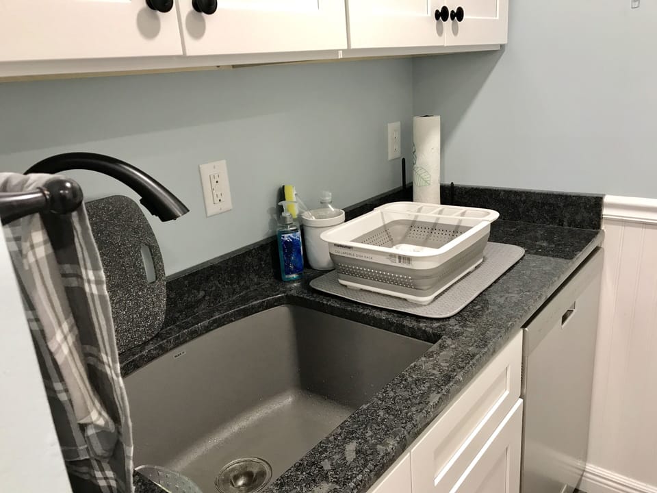 Large and deep sink as well as full dishwasher