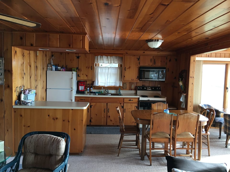Kitchen/ Dining room 