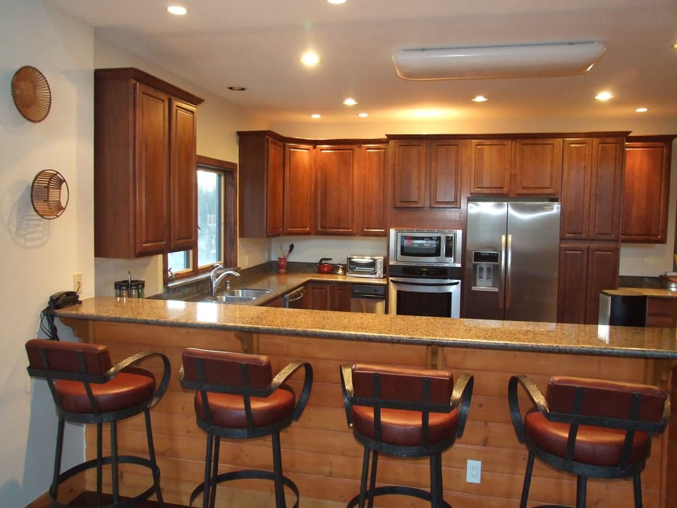 Fully Furnished Kitchen and Bar