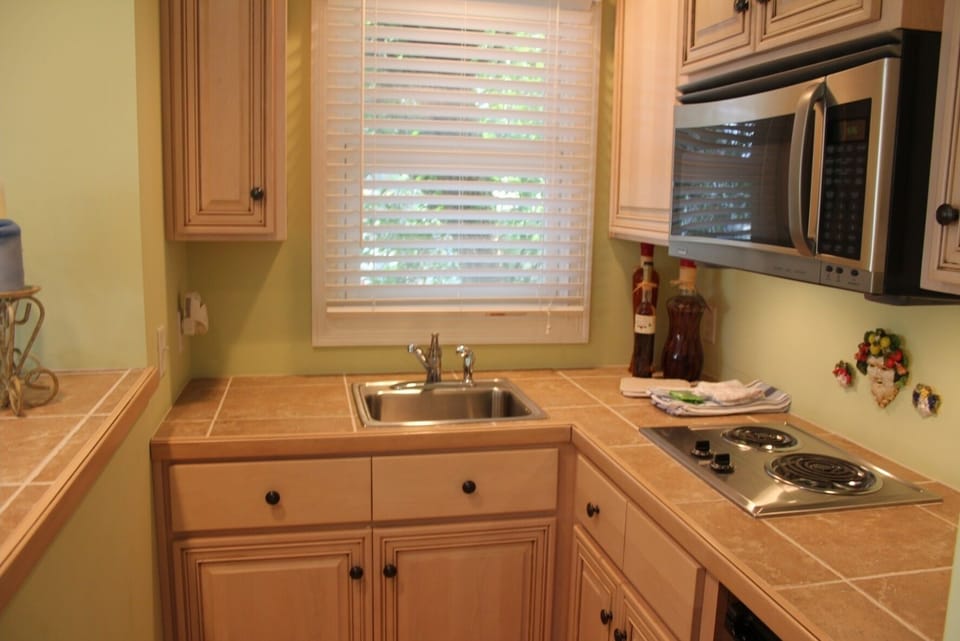 Guesthouse Kitchen
Microwave, 2 electric burner, 1 small sized refrigerator
