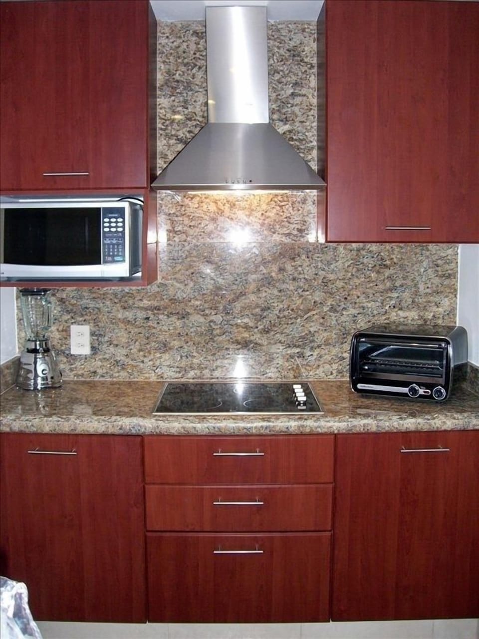 Beautiful Kitchen cabinets and appliances are full of everything you will need!