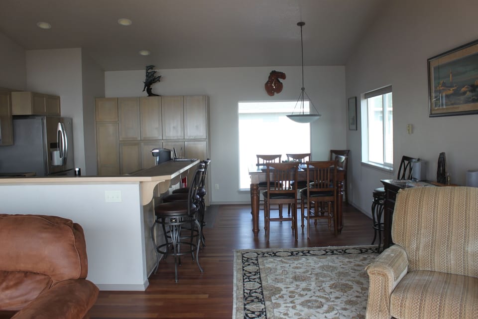 Dining Room and Breakfast Bar