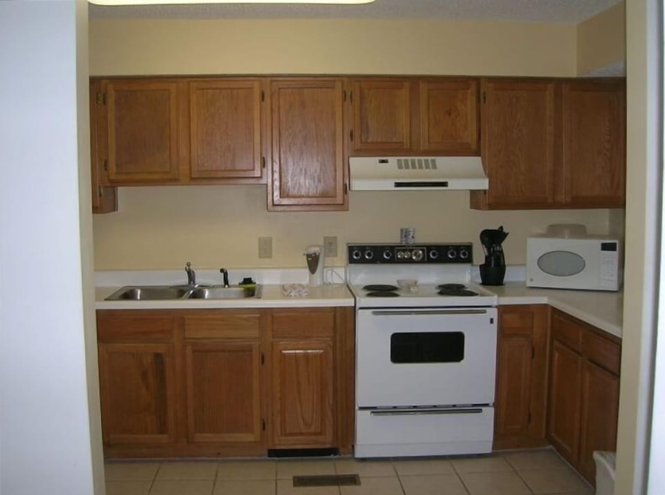 Fully equipped kitchen with all needed supplies and appliances