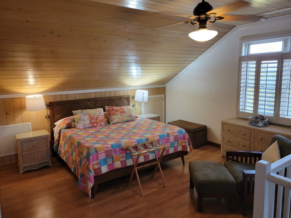 Upstairs Loft Bedroom with new King mattress.